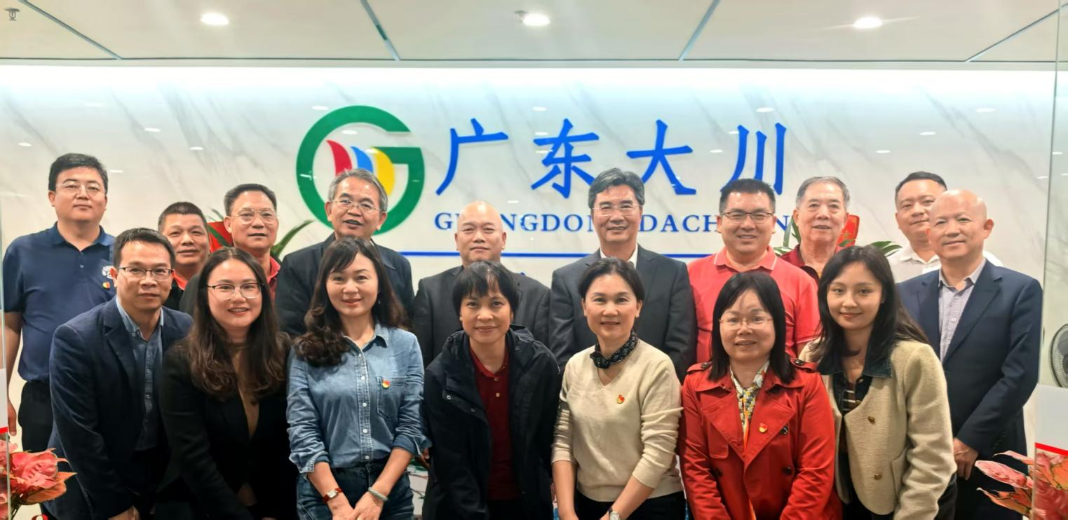母校關(guān)愛(ài)  企業(yè)溫暖